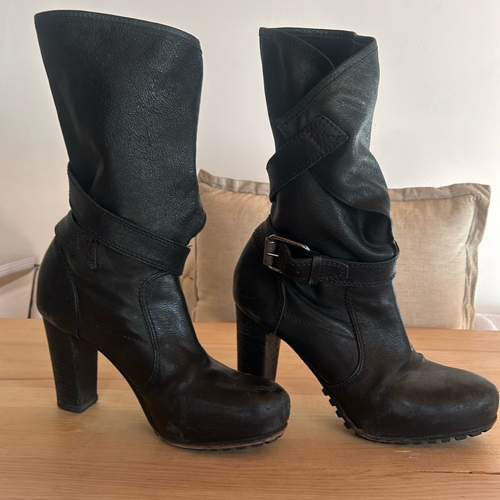 Black Leather Vera Wang Lavender Boots Size 38